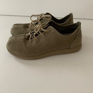 Men’s CROCS Shoes Sz 11 Rare Style Good Used